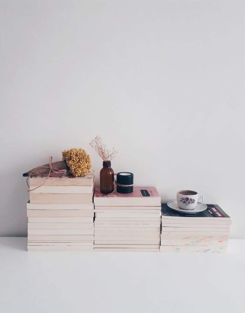 Pila de libros publicados