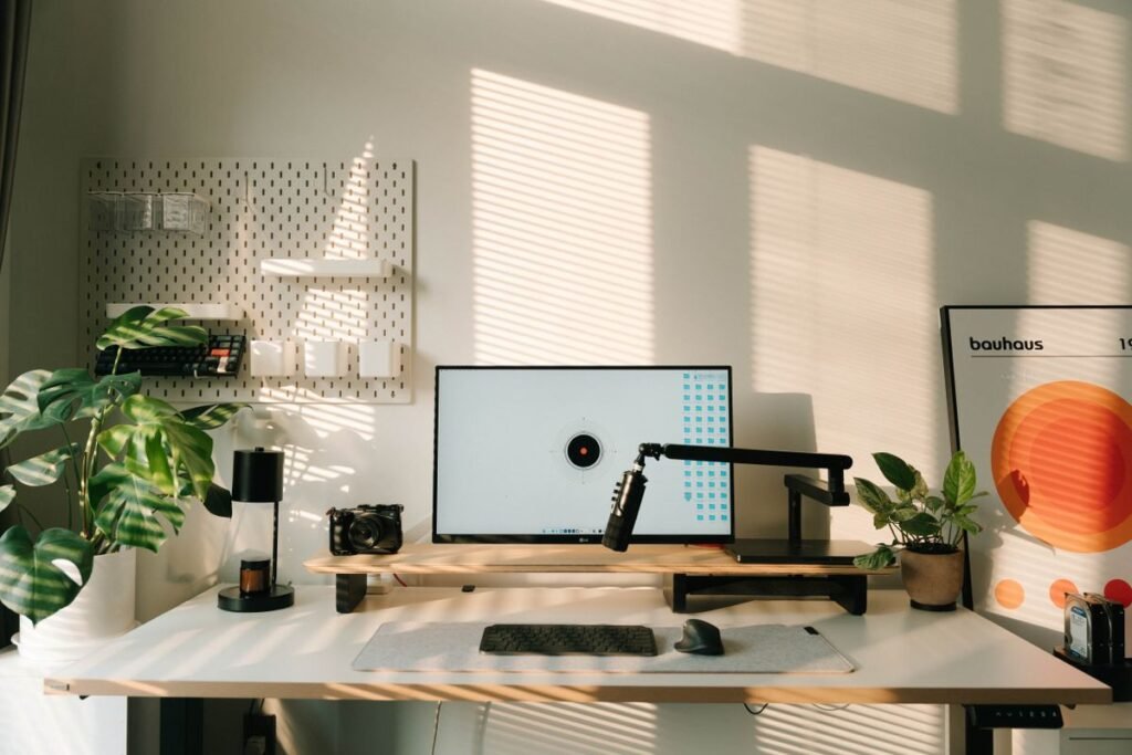Espacio de trabajo moderno y minimalista