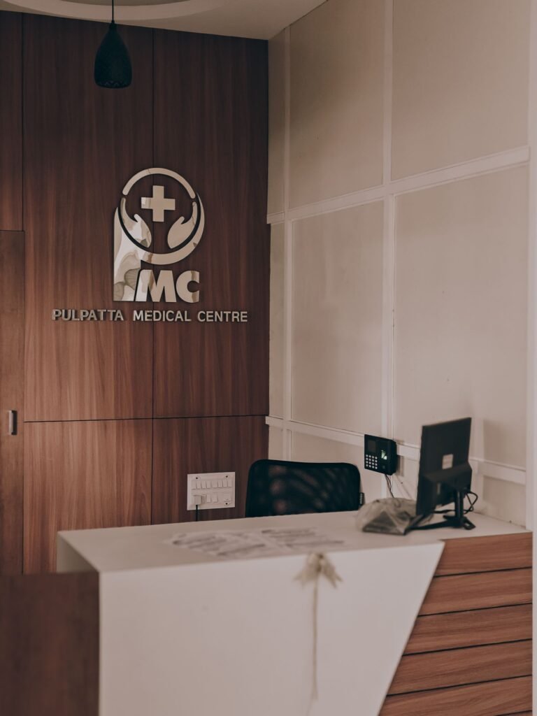 Recepción de centro médico moderno